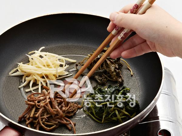 호두산채비빔밥 레시피 조리순서 4-0