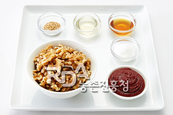 호두고추장무침 식재료