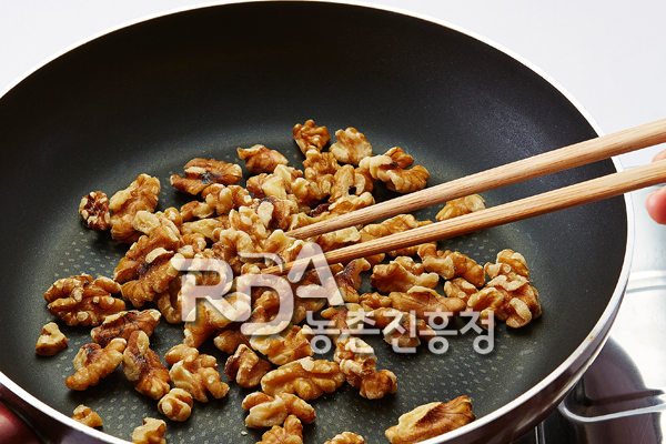 호두고추장무침 레시피 조리순서 1-0