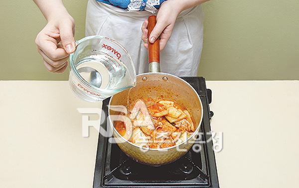 김치찌개 레시피 조리순서 1-2