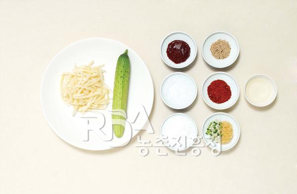 도라지오이무침 식재료
