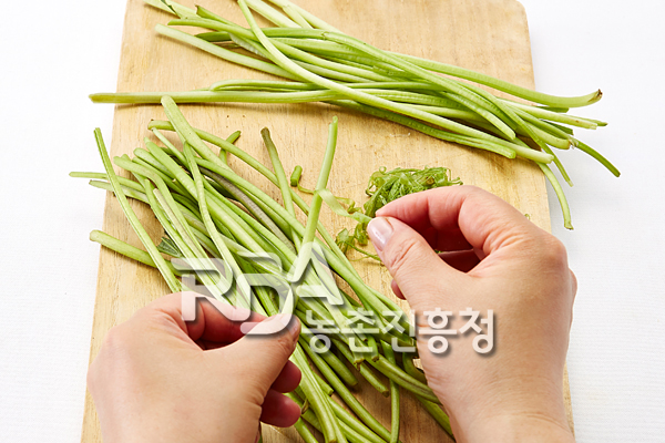 고구마순김치(고구마줄기김치) 레시피 조리순서 1-0
