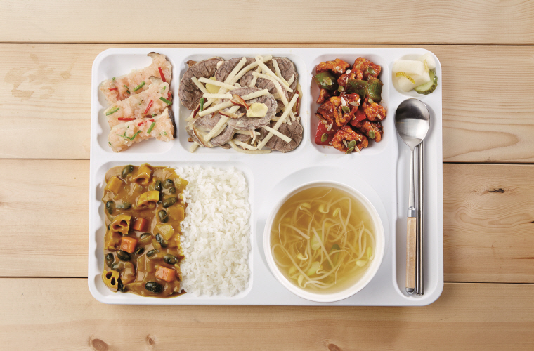 버섯, 검은콩, 배를 이용한 단체급식 상차림