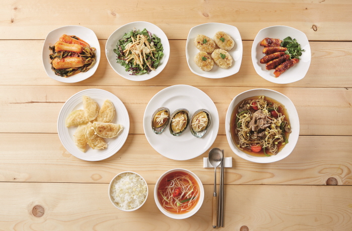 인삼(수삼), 콩나물, 옥수수를 이용한 가정식 상차림