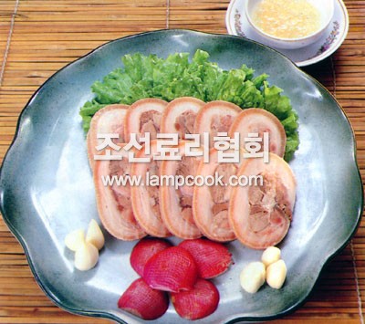 돼지종다리보쌈