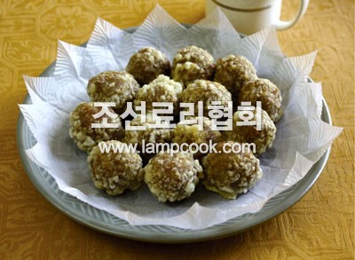 돼지고기호두완자튀기
