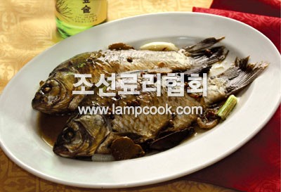 붕어향신료졸임