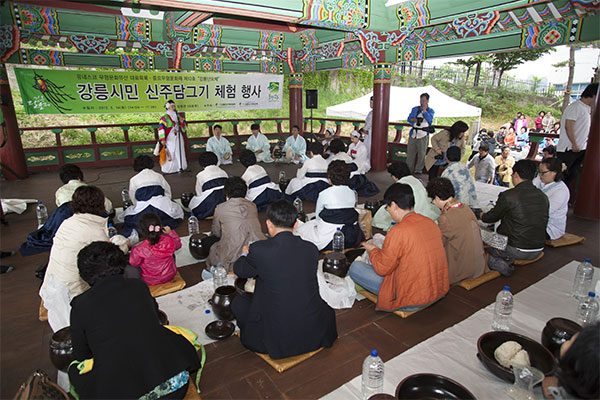 강릉단오제 신주 빚기 행사