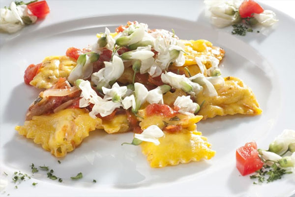 Tortellini with acacia flowers(아카시아 꽃을 곁들인 토르텔리니), Italy(이탈리아)