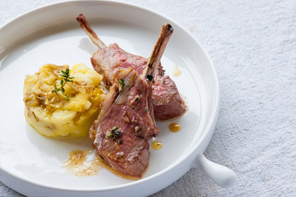 Spring lamb with salt-cured anchovies(소금에 절인 멸치를 곁들인 봄 양고기), Italy(이탈리아)